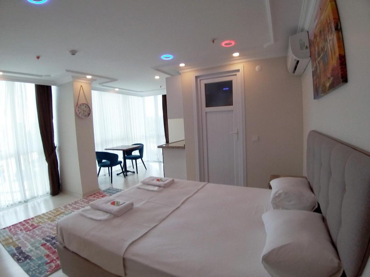 Golden Fish Hotel Batumi Esterno foto