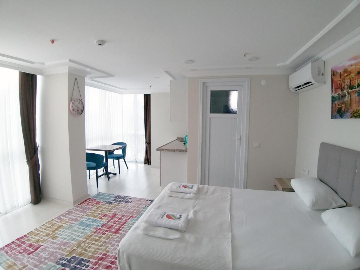 Golden Fish Hotel Batumi Esterno foto
